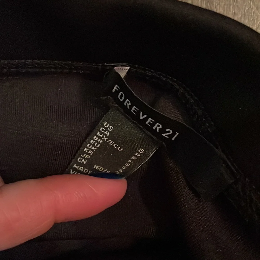 NWT FOREVER 21 PENCIL SKIRT - Picture 3 of 3